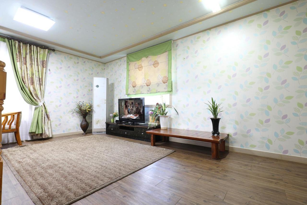 Yeowoogneul Pension Chuncheon Exterior foto